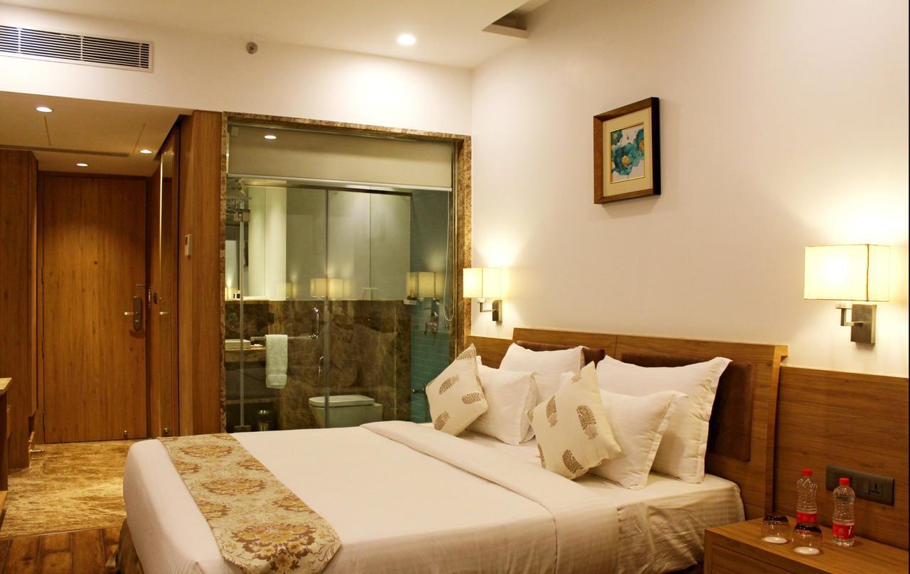 บลู เฟทเทอร์ โฮเต็ล แอนด์ สปา Hotel อุเดเปอร์ ภายนอก รูปภาพ