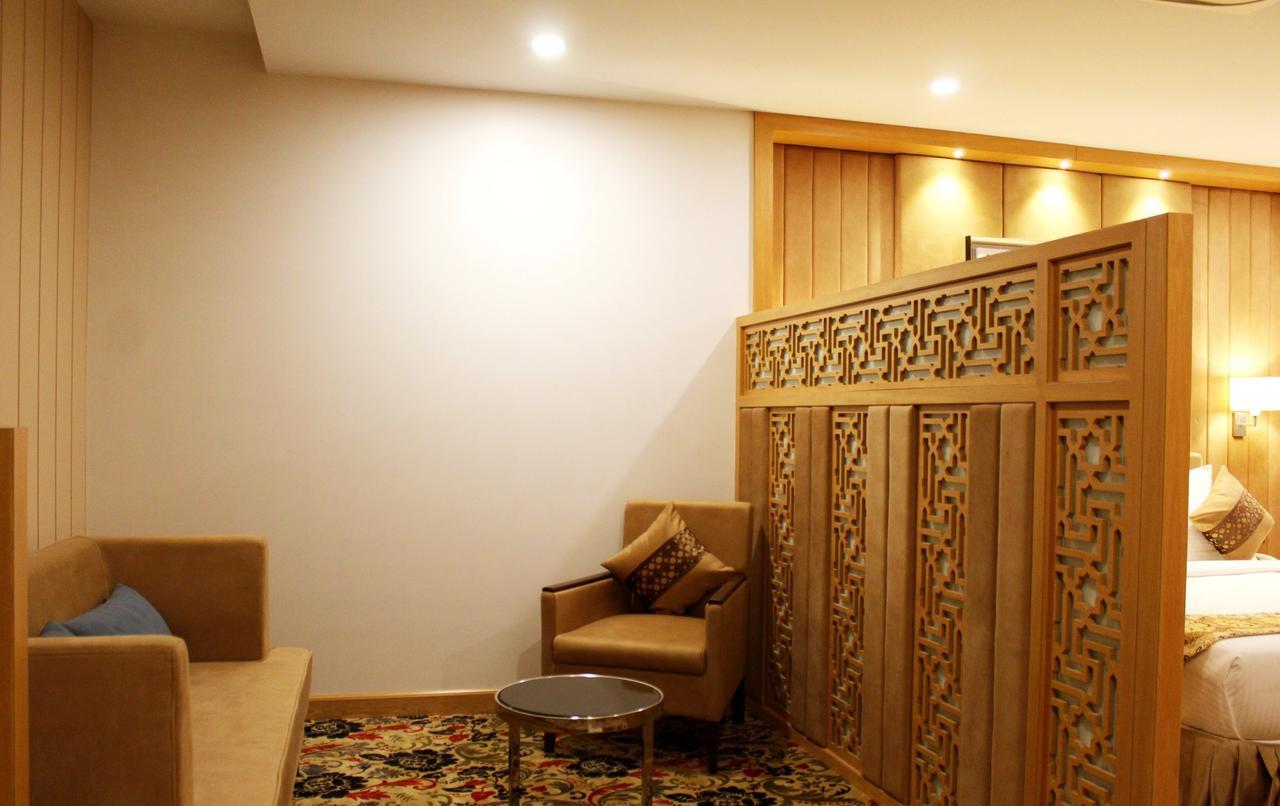 บลู เฟทเทอร์ โฮเต็ล แอนด์ สปา Hotel อุเดเปอร์ ภายนอก รูปภาพ