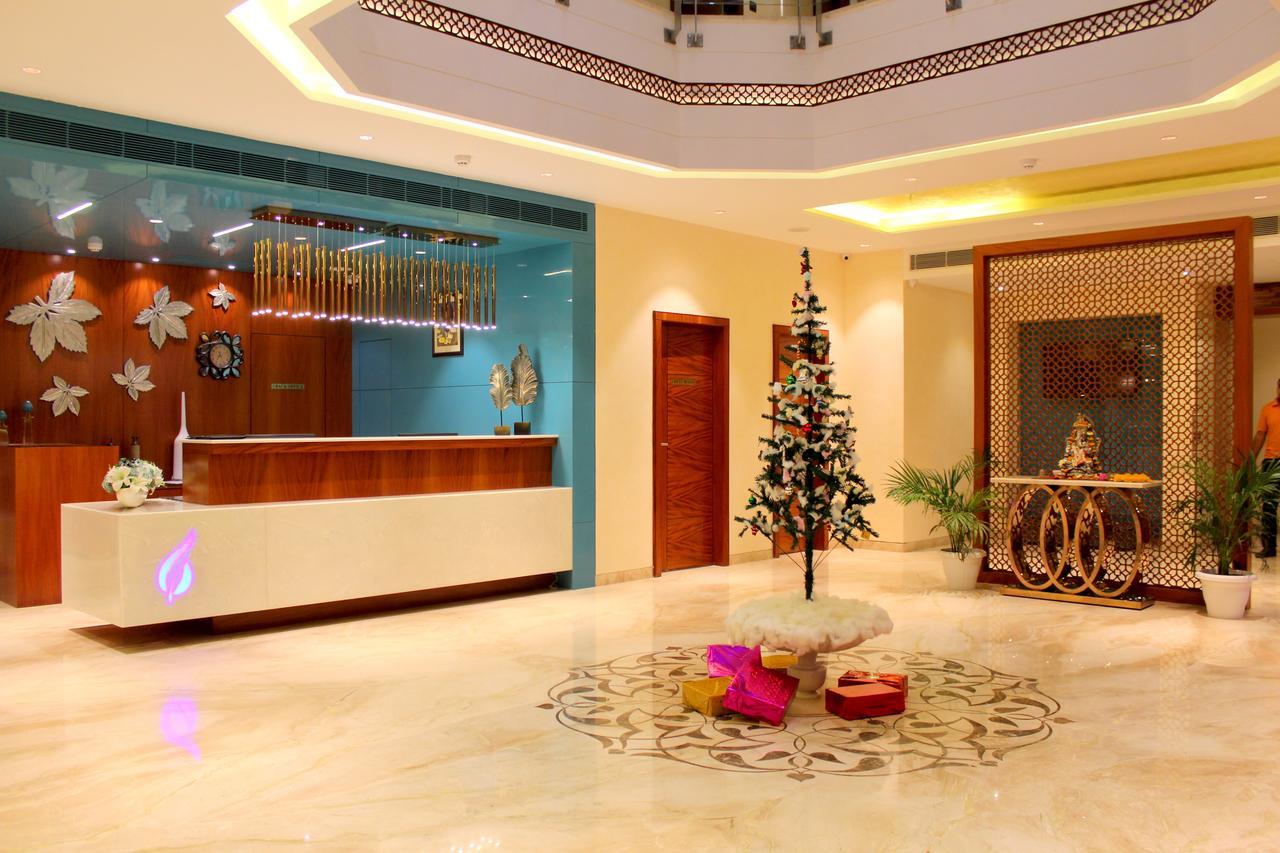 บลู เฟทเทอร์ โฮเต็ล แอนด์ สปา Hotel อุเดเปอร์ ภายนอก รูปภาพ