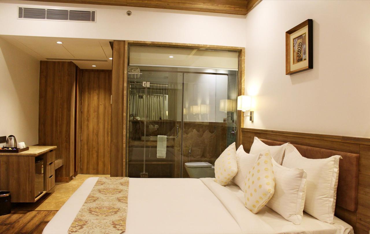 บลู เฟทเทอร์ โฮเต็ล แอนด์ สปา Hotel อุเดเปอร์ ภายนอก รูปภาพ