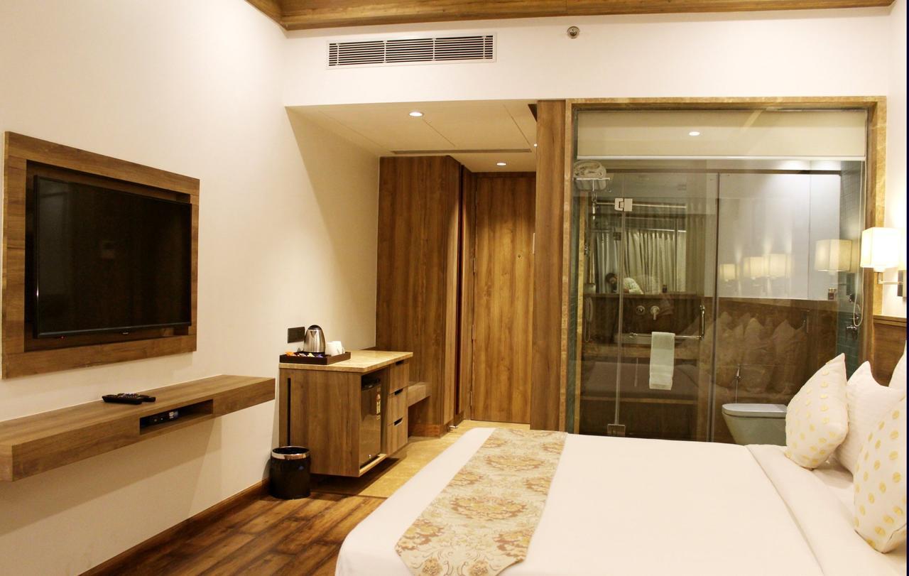 บลู เฟทเทอร์ โฮเต็ล แอนด์ สปา Hotel อุเดเปอร์ ภายนอก รูปภาพ