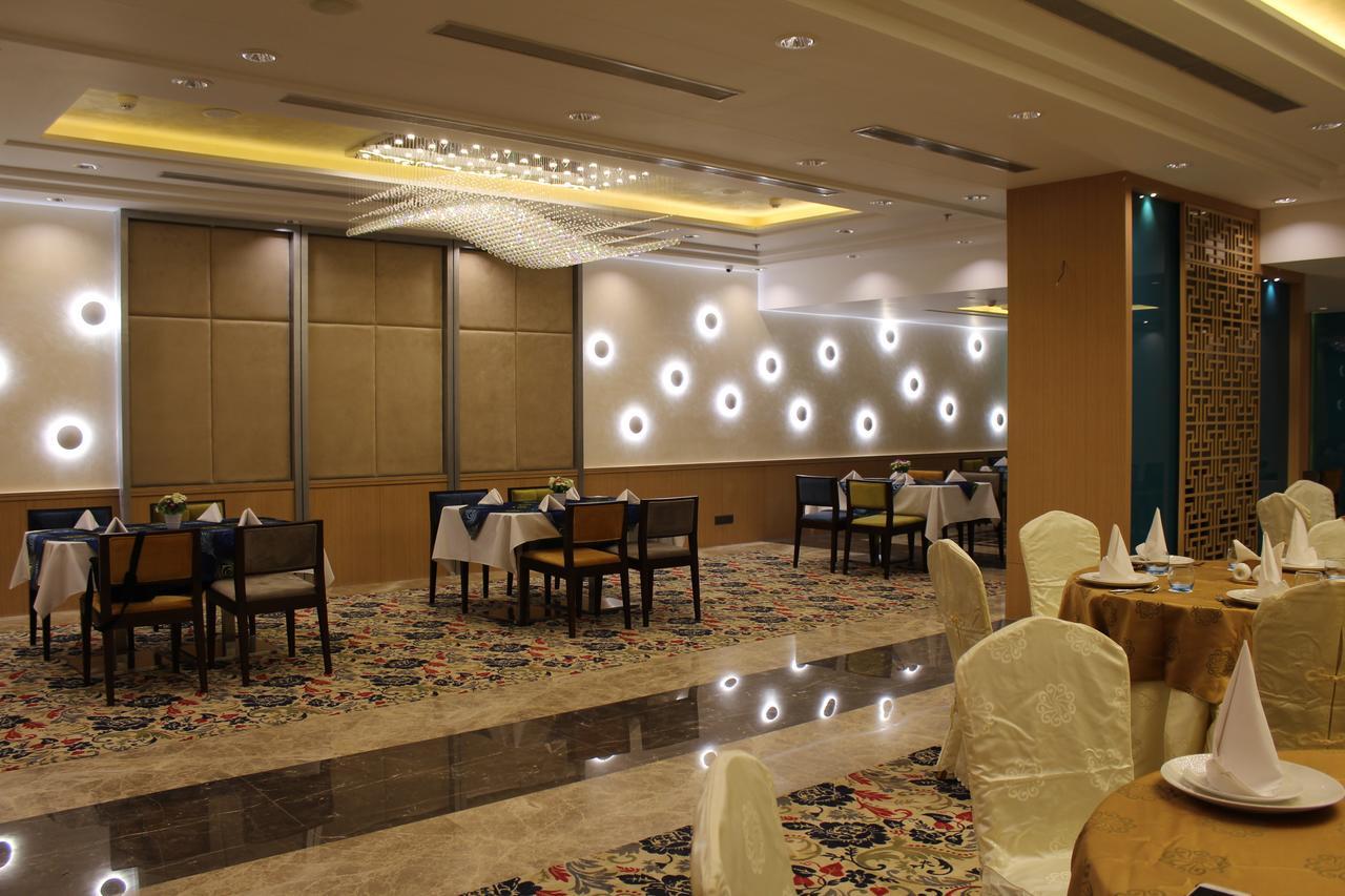 บลู เฟทเทอร์ โฮเต็ล แอนด์ สปา Hotel อุเดเปอร์ ภายนอก รูปภาพ