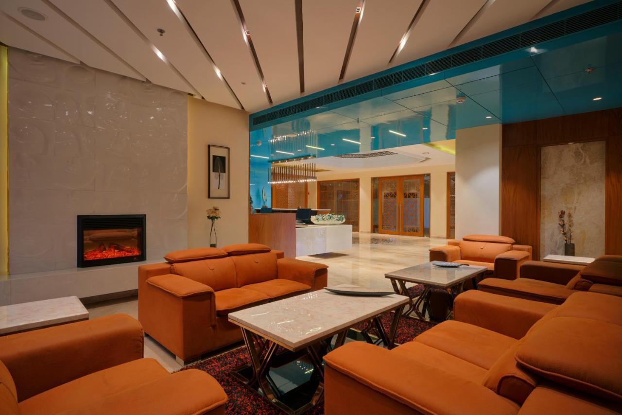 บลู เฟทเทอร์ โฮเต็ล แอนด์ สปา Hotel อุเดเปอร์ ภายนอก รูปภาพ