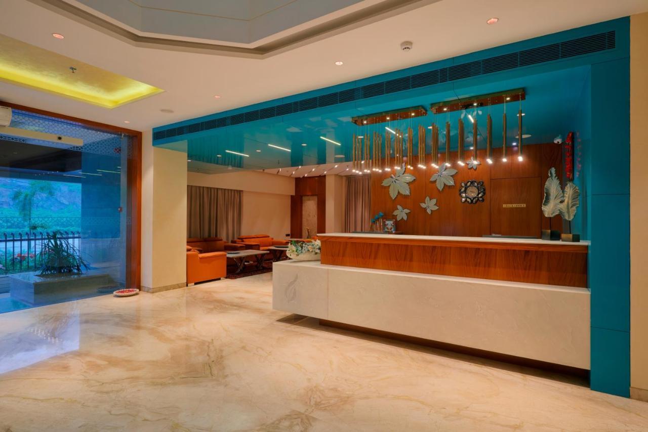 บลู เฟทเทอร์ โฮเต็ล แอนด์ สปา Hotel อุเดเปอร์ ภายนอก รูปภาพ