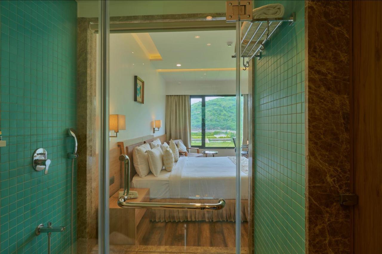 บลู เฟทเทอร์ โฮเต็ล แอนด์ สปา Hotel อุเดเปอร์ ภายนอก รูปภาพ