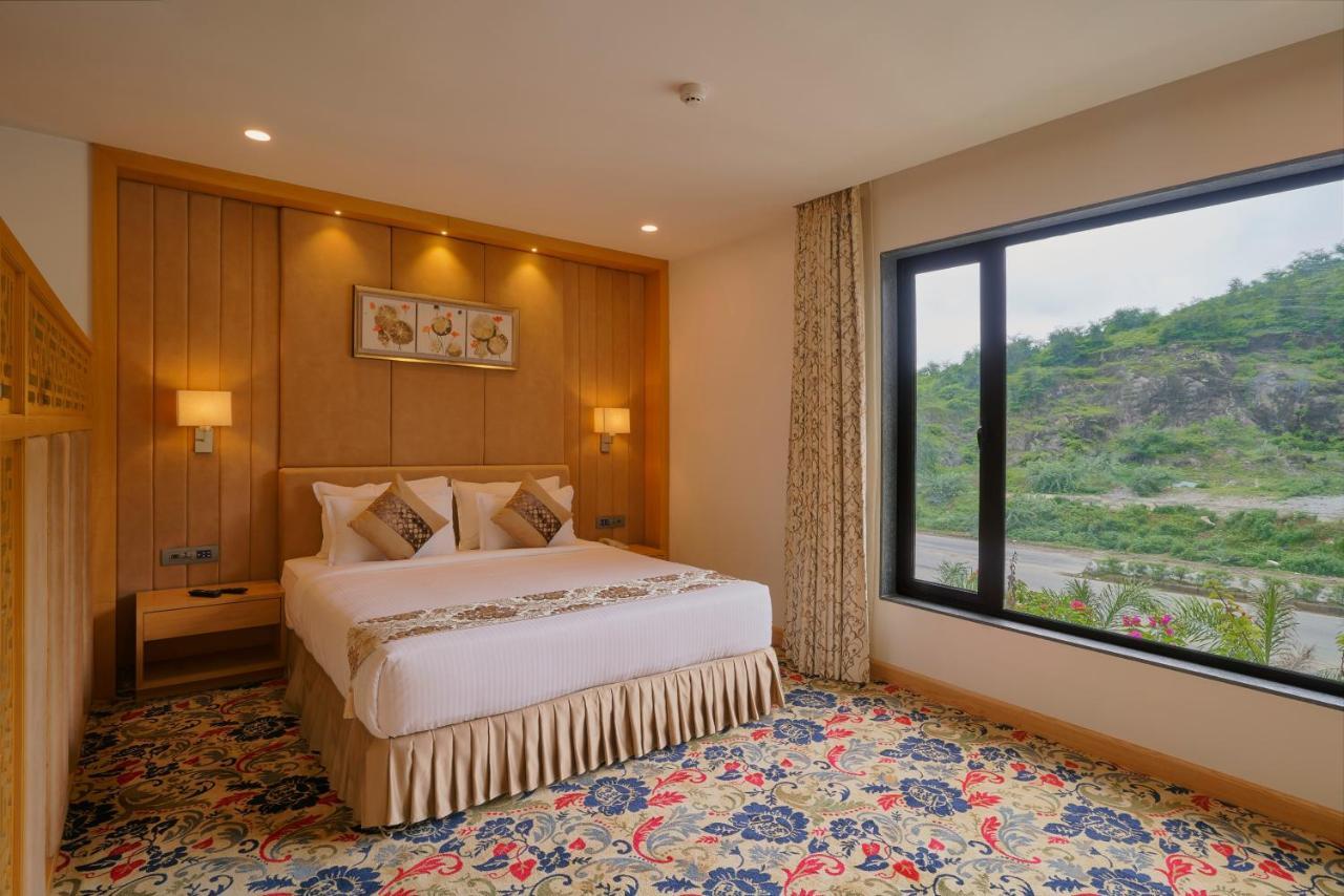 บลู เฟทเทอร์ โฮเต็ล แอนด์ สปา Hotel อุเดเปอร์ ภายนอก รูปภาพ