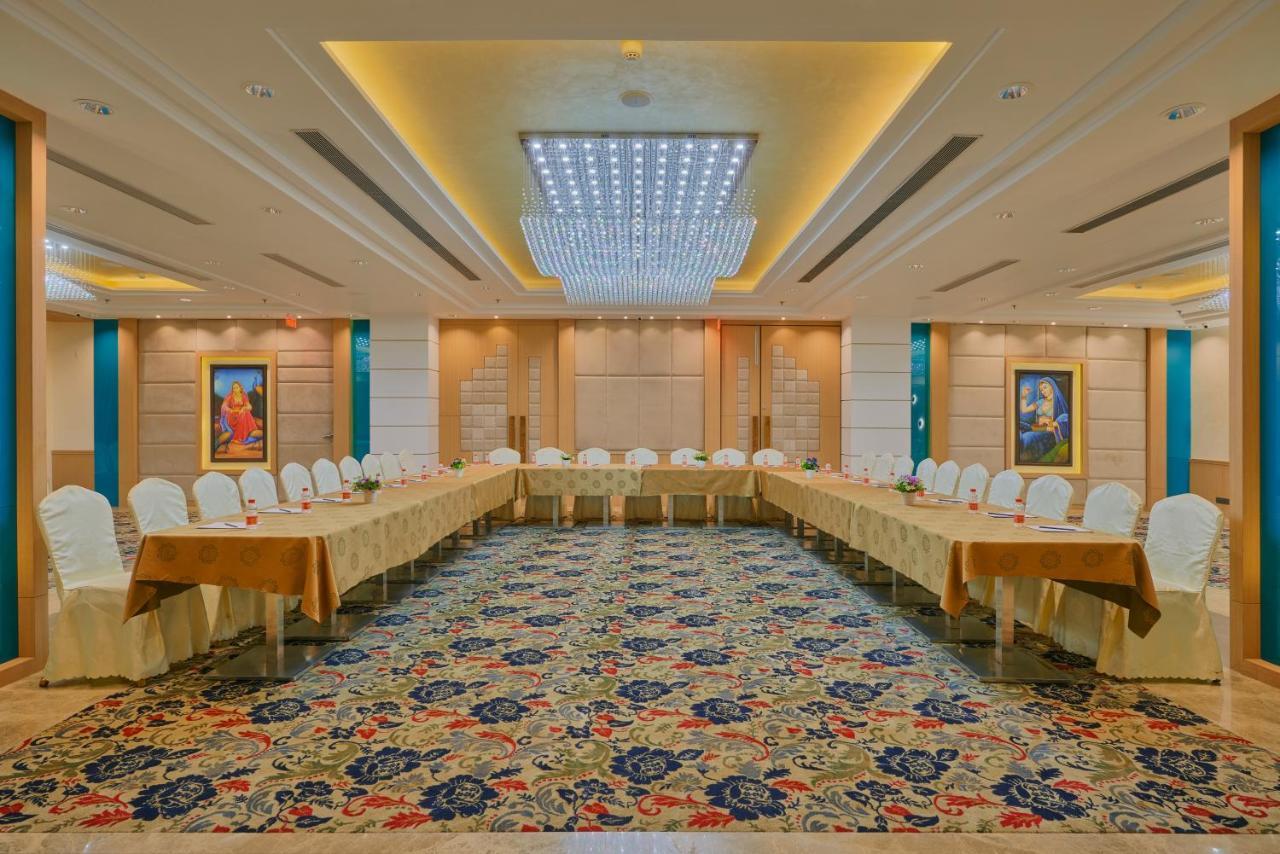 บลู เฟทเทอร์ โฮเต็ล แอนด์ สปา Hotel อุเดเปอร์ ภายนอก รูปภาพ
