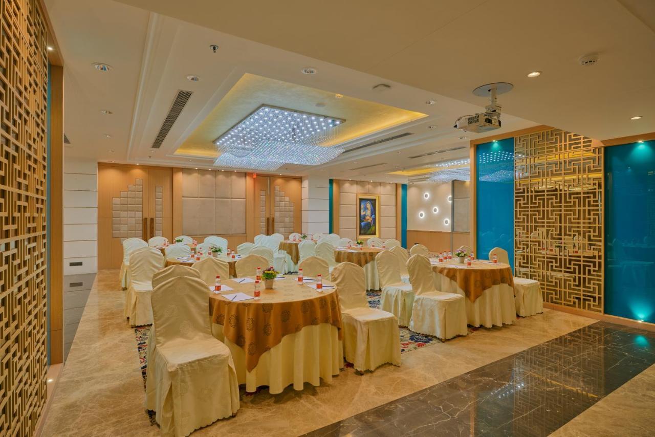 บลู เฟทเทอร์ โฮเต็ล แอนด์ สปา Hotel อุเดเปอร์ ภายนอก รูปภาพ