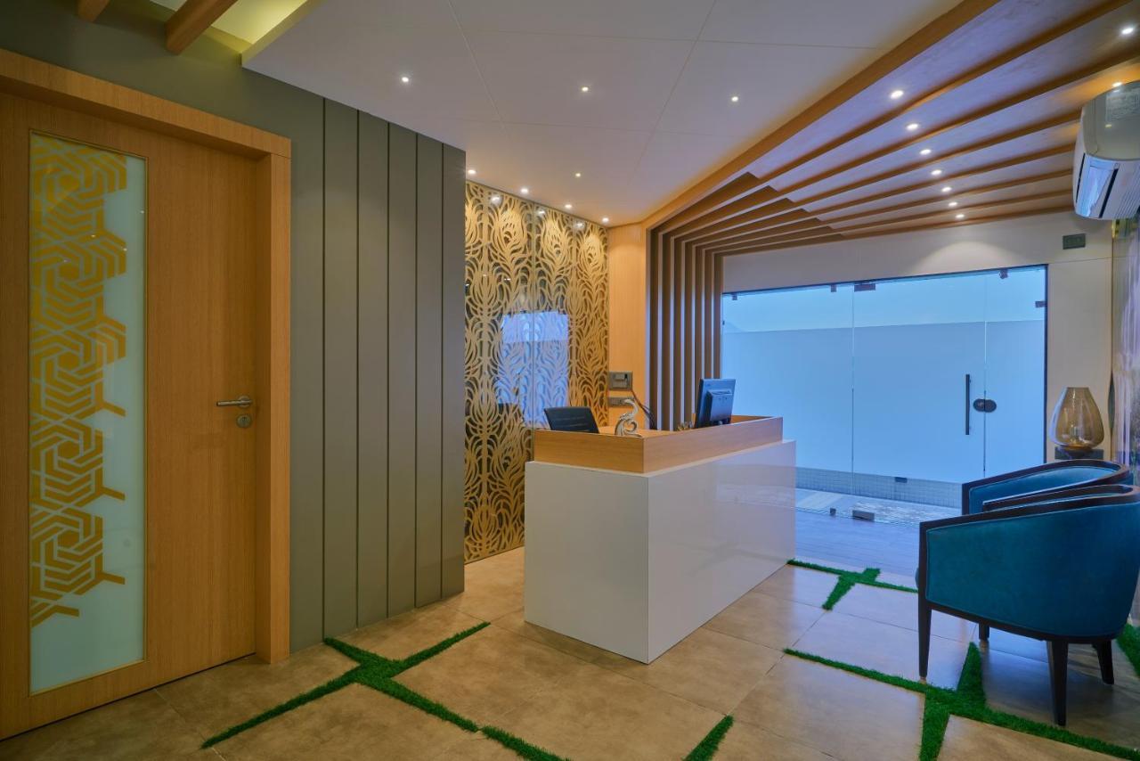บลู เฟทเทอร์ โฮเต็ล แอนด์ สปา Hotel อุเดเปอร์ ภายนอก รูปภาพ