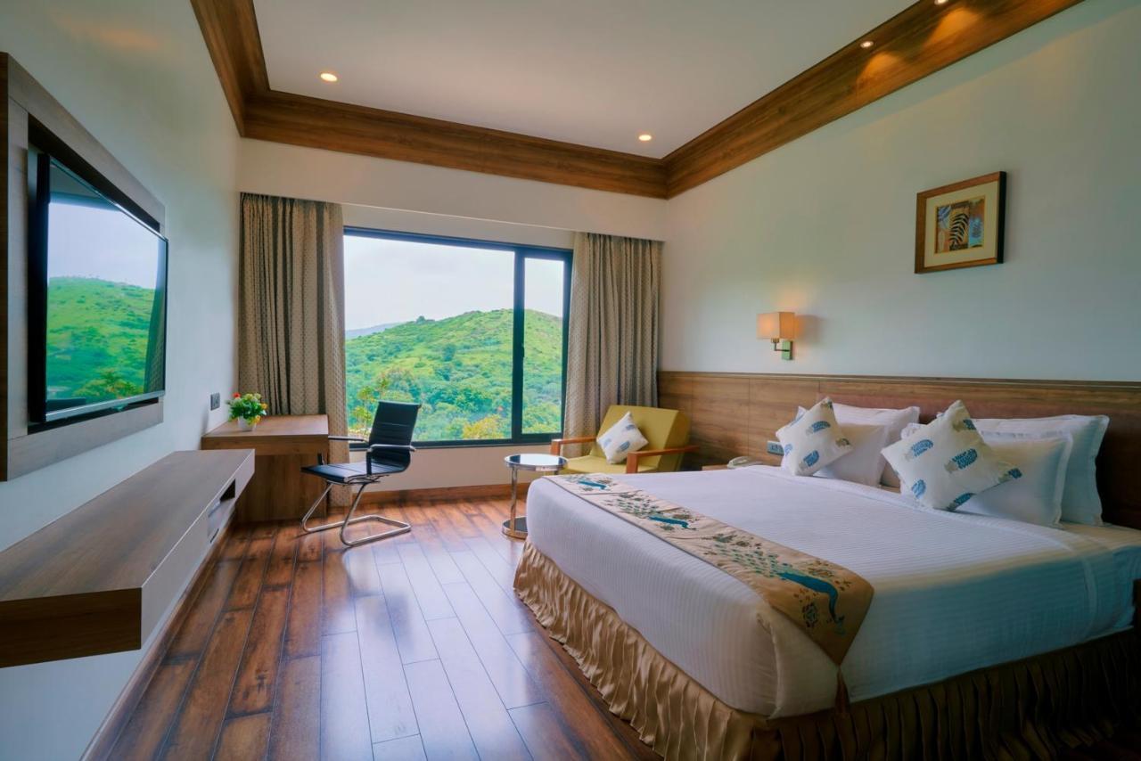 บลู เฟทเทอร์ โฮเต็ล แอนด์ สปา Hotel อุเดเปอร์ ภายนอก รูปภาพ