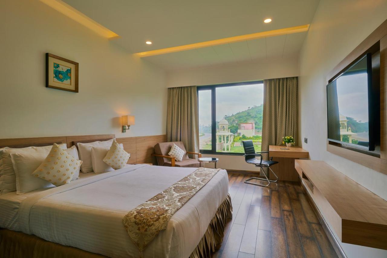 บลู เฟทเทอร์ โฮเต็ล แอนด์ สปา Hotel อุเดเปอร์ ภายนอก รูปภาพ
