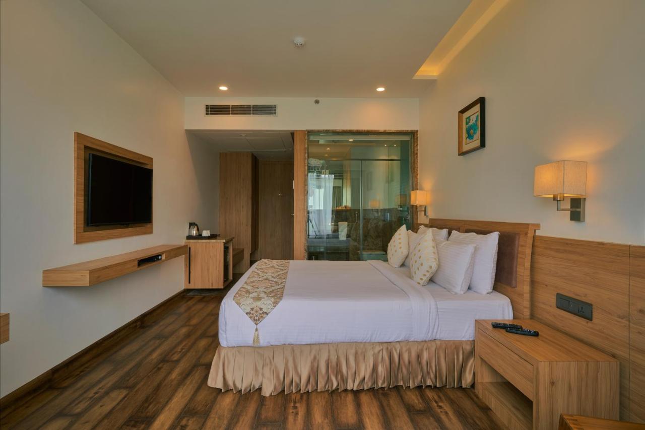 บลู เฟทเทอร์ โฮเต็ล แอนด์ สปา Hotel อุเดเปอร์ ภายนอก รูปภาพ