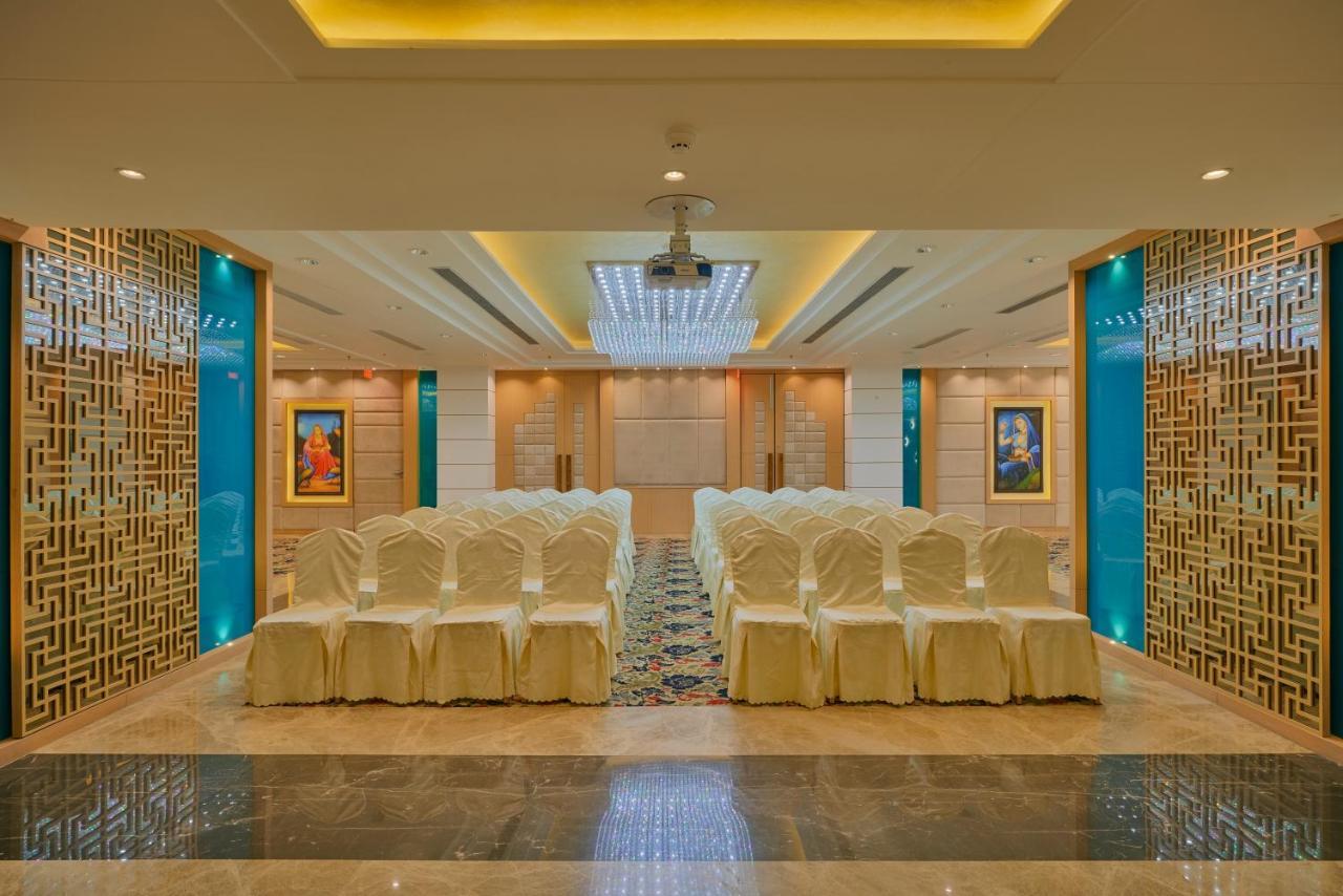 บลู เฟทเทอร์ โฮเต็ล แอนด์ สปา Hotel อุเดเปอร์ ภายนอก รูปภาพ