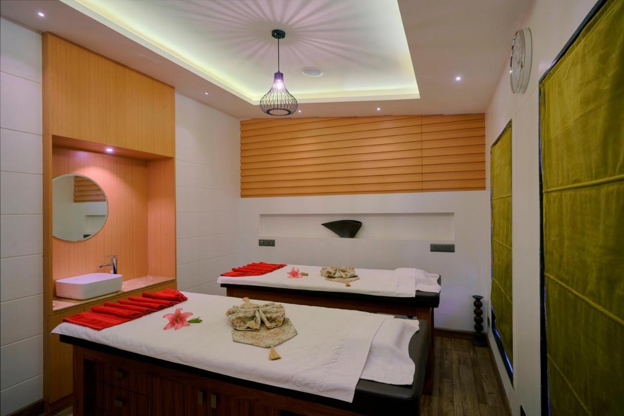 บลู เฟทเทอร์ โฮเต็ล แอนด์ สปา Hotel อุเดเปอร์ ภายนอก รูปภาพ